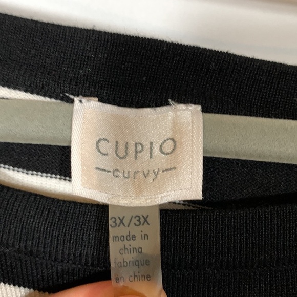 Cupio Curvy Black & White Striped Sweater with Ruffled Sleeves - Picture 6 of 7